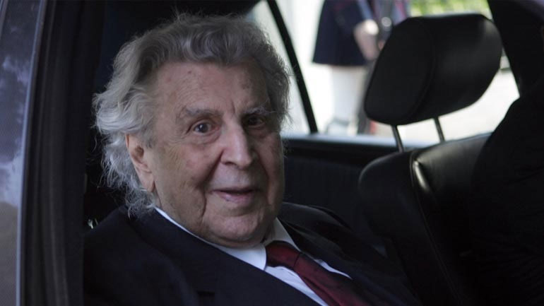 Μίκης Θεοδωράκης προς Παν. Λαφαζάνη: «Δεν μπορείς να χτυπήσεις το Σύστημα μέσα από το Σύστημα»